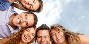 Cuál es el mes en el que nacen las personas más atractivas, según un estudio.