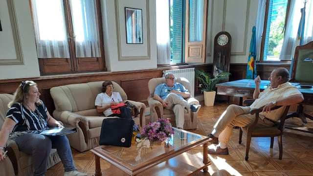 Sánchez se reunió con vecinos de Reta interesados en obtener la personería jurídica para el Centro de Jubilados