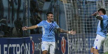 El delantero Luis Silba anotó el segundo para Estudiantes de Río Cuarto, que trepa en la tabla (Tomy Fragueiro / La Voz).