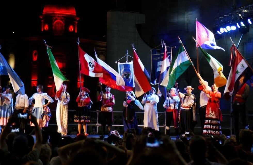 Fiesta de las Colectividades en Rosario: la nueva edición comenzó con muy buena convocatoria