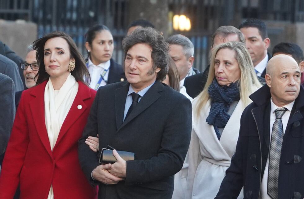 Despido, abrazo y siete meses de un gabinete nacional sin tregua