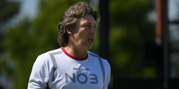El director técnico de 44 años encabezó el primer entrenamiento en Bella Vista.