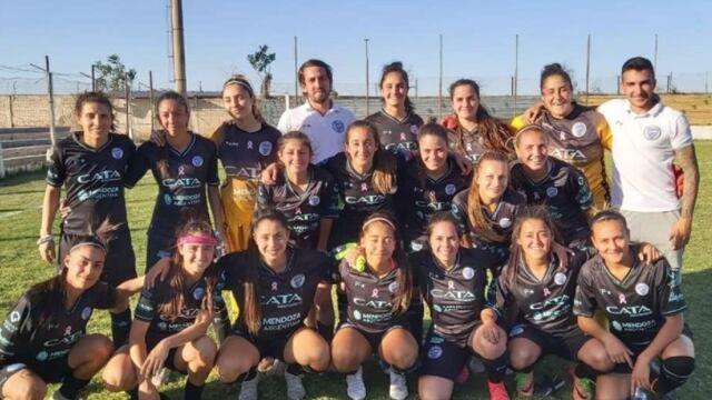 Godoy cruz derrotó a El tropezón 1-0 en el partido de vuelta, y clasificó a la siguiente instancia donde enfrentará a San Luis o San Juan.