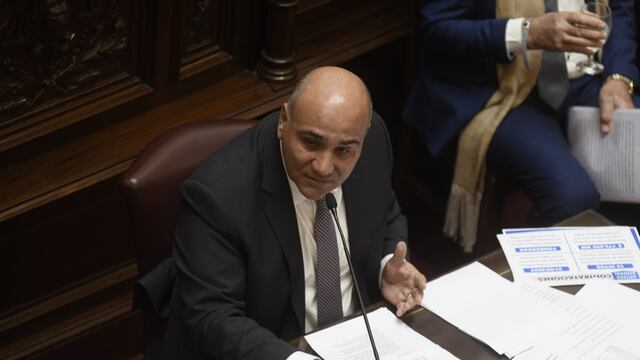 El jefe de Gabinete, Juan Manzur, durante su presentación en el Senado. Foto: Federico López Claro.