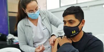 El Ministerio de Salud informó que 2.264.848 habitantes ya recibieron al menos una inyección para prevenir el COVID-19.