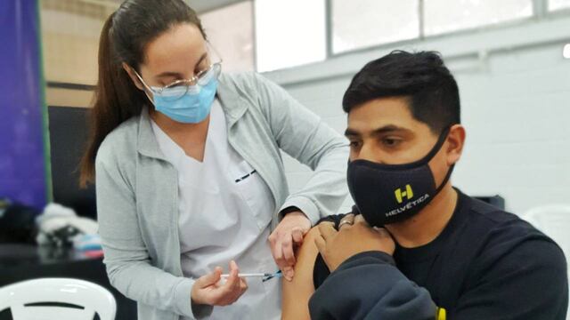 El Ministerio de Salud informó que 2.264.848 habitantes ya recibieron al menos una inyección para prevenir el COVID-19.