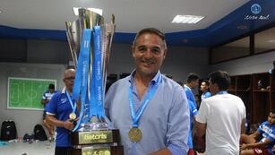 El DT cordobés Hernán "Tota" Medina logró el título en Honduras con Motagua. Vuelve a Racing de Nueva Italia (Prensa Motagua).