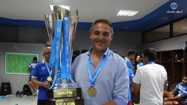 El DT cordobés Hernán "Tota" Medina logró el título en Honduras con Motagua. Vuelve a Racing de Nueva Italia (Prensa Motagua).