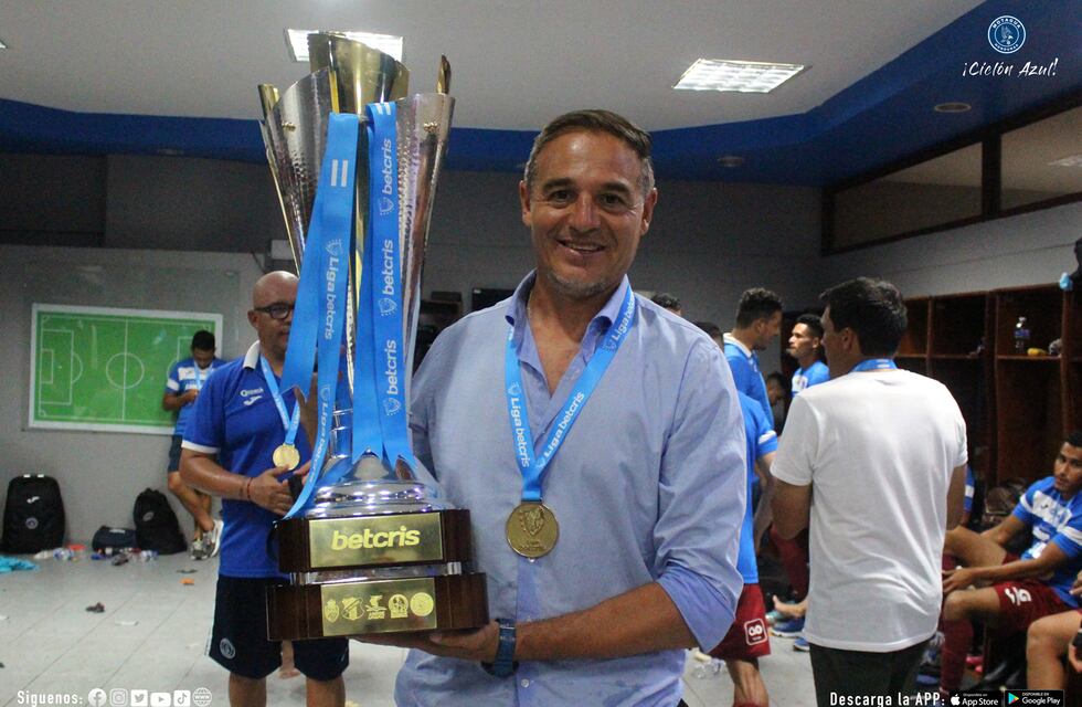 Vuelve a Racing: eligieron a Hernán “Tota” Medina para su segundo ciclo como DT