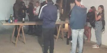 Clausuraron una fiesta clandestina con 400 personas