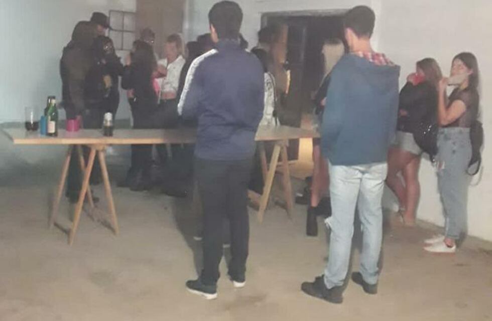 Clausuraron una fiesta clandestina con 400 personas en una chacra