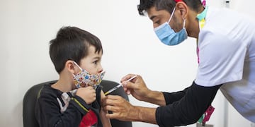En la provincia ya inocularon a 359.359 personas de entre 3 y 11 años.