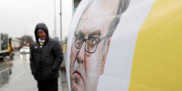 Marcelo Bielsa fue homenajeado en su salida del Leeds