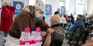 Avanza la aplicación de vacunas contra el coronavirus en Santa Fe.