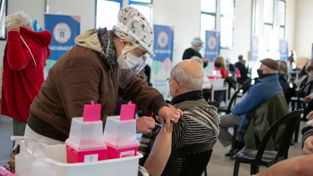 Avanza la aplicación de vacunas contra el coronavirus en Santa Fe.