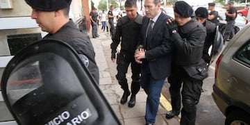 Sosa Garcia en 2015, es conducido a los estrados del Tribunal Oral N°1 de Corrientes capital durante una de las audiencias.