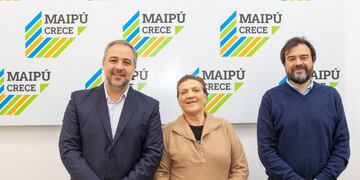 Matías Stevanato junto a la presidenta de Aderpe, Gloria Magnaghi, y Manuel Ponce, quién será la próxima autoridad de la entidad.