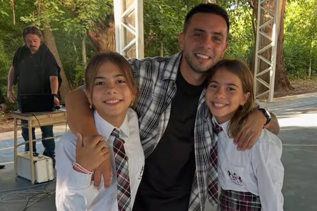 Matías Defederico celebró el cumpleaños de sus gemelas y recibió críticas por un insólito detalle del festejo.