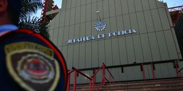 Caliente. Para la nueva cúpula policial, ordenar Armamentos será una de las prioridades en Jefatura (Facundo Luque/Archivo).