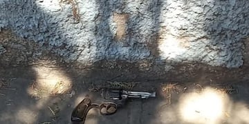 La Policía investiga la aparición de un revólver en una escuela de San Luis.