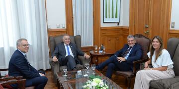 Jaldo en reunión con autoridades de Gasnor.