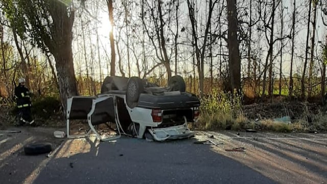 Así quedó el Fiat Duna cuyo conductor falleció tras el siniestro. Gentileza Ministerio de Seguridad y Justicia.