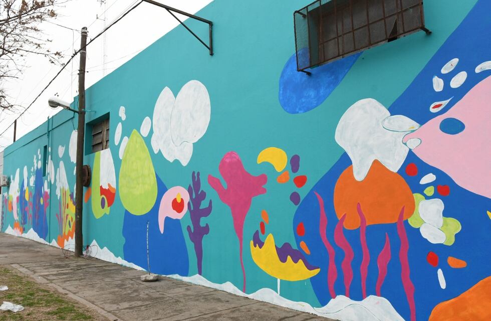 Pintan un mural en el Corralón Municipal