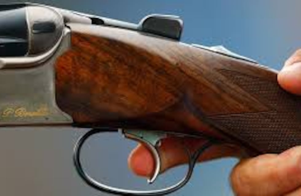 Un hombre se fue de caza con su perro, pero este activó el rifle por accidente y lo mató