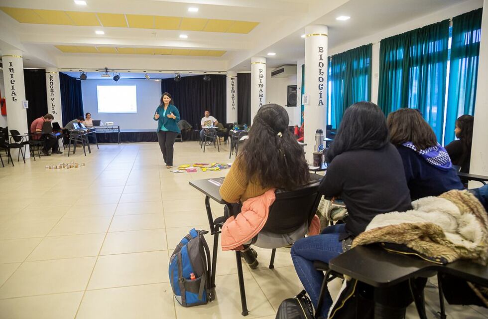 Provincia refuerza la formación de futuros docentes para llevar la educación digital al aula