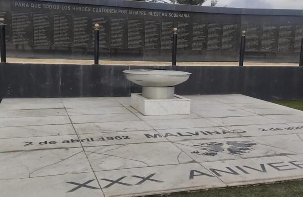 Fuerte repudio a los actos vandálicos que sufrió la Plaza de Malvinas