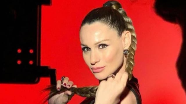 Desde la piscina, Pampita encendió Instagram con un traje de baño total black infartante