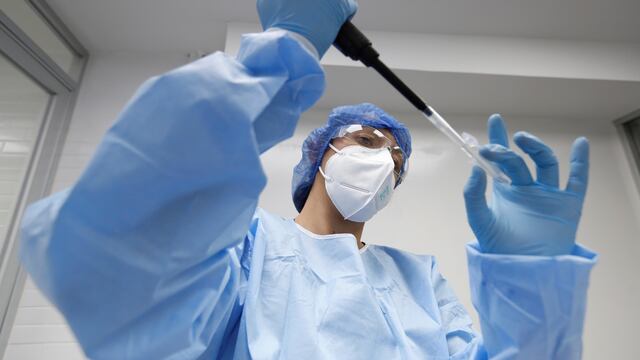 Test de coronavirus (EFE/ Francisco Guasco)