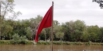 Río Xanaes Arroyito bandera roja