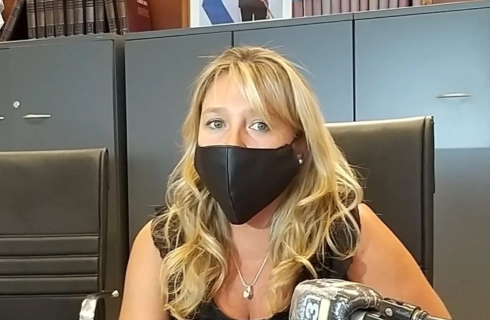 Falsificó la firma de un ministro para conseguir un cargo: la expulsaron del sistema educativo