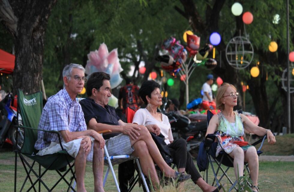 Gran noche en el inicio de La Peatonal 2023