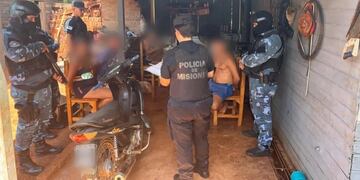 Oberá: se exhibieron con armas de fuego en redes sociales y terminaron detenidos.