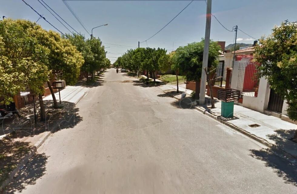 Un motochorro amenazó y asaltó a tres niños en la puerta de una casa del barrio 171 Viviendas