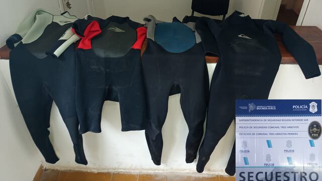 La policía halló en un descampado cuatro trajes de neoprene robados en Reta