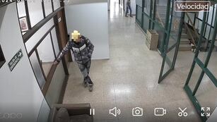 El hombre sospechado de robo, en el área de Intendencia de la Municipalidad de Rafaela