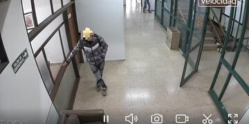 El hombre sospechado de robo, en el área de Intendencia de la Municipalidad de Rafaela