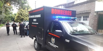 Personal de Bomberos Zapadores fue a retirar el cuerpo de pasaje Irala al 3000. (@joosevillagran)