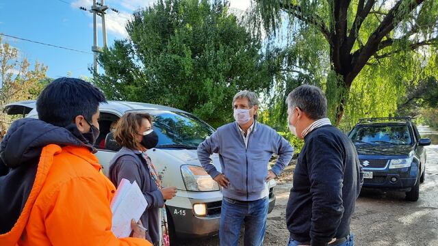 El intendente Emir Félix charló con productores y vecinos de Colonia Española.