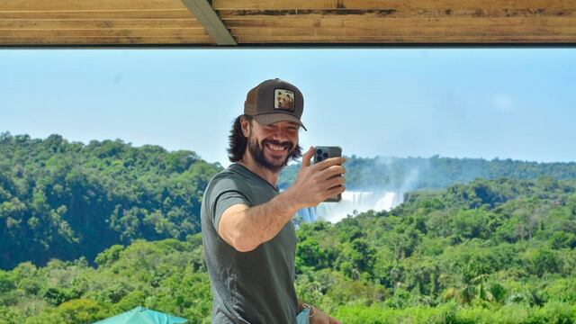 Álvaro Morte, el "Profesor", en las Cataratas