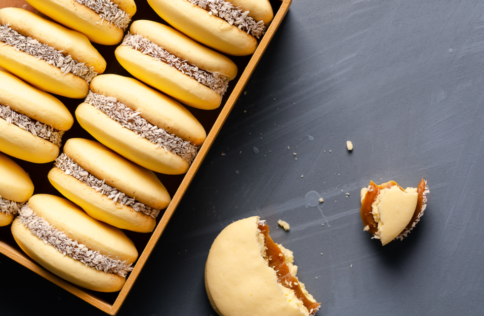 Cómo hacer alfajores de maicena sin manteca y sin amasar: la receta ideal para la merienda