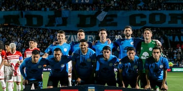 Los 11 de Belgrano frente a Estudiantes (Prensa Belgrano)