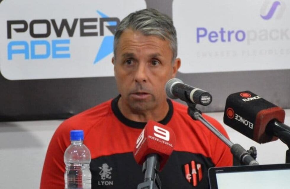 La dirigencia de Patronato despidió al DT Gustavo Álvarez