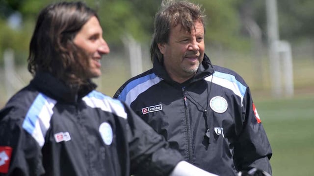 Aquellos viejos tiempos... Juan Carlos Olave saludó el regreso de Ricardo Zielinski a Belgrano (Foto: La Voz).