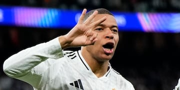 Kylian Mbappé celebra tras anotar un gol para el Real Madrid en el partido de Liga de Campeones contra el Manchester City, en el estadio Santiago Bernabéu, en Madrid, el 19 de febrero de 2025. (AP Foto/Manu Fernández)