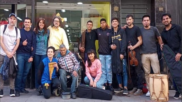 Alumnos y docentes tocaron con Marcelo y emocionaron a todos.