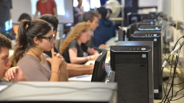 Las profesiones mejores pagan que se estudian gratis en Córdoba.